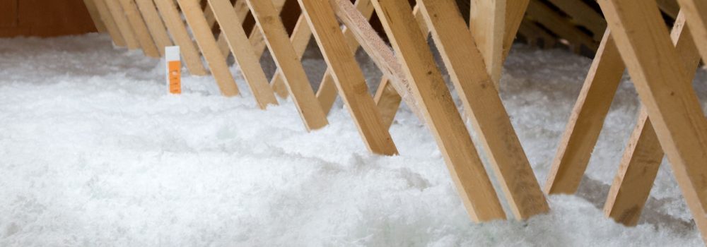 laine de verre soufflée dans les combles par Isodéal